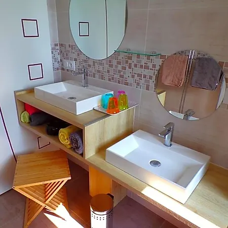 Les Terrasses Bed & Breakfast